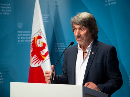 L'assessore Hubert Messner: Con le attrezzature più adeguate, i medici di medicina generale possono chiarire in anticipo molti problemi di salute e valutare meglio quale tipo di approfondimento diagnostico specialistico sia o meno necessario. (Foto: ASP/Fabio Brucculeri)