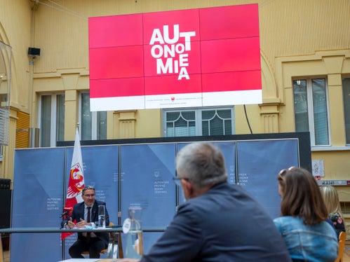 LH Kompatscher auf die Frage, was er in seiner bisherigen Amtszeit bedaure: Wir konnten die Begeisterung für die Autonomie und ihren außerordentlichen Mehrwert für alle in Südtirol noch nicht ausreichend vermitteln. (Foto: LPA/Fabio Brucculeri) 