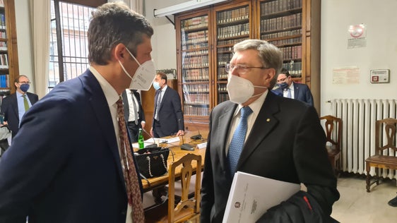 L'assessore provinciale Daniel Alfreider e il ministro delle Infrastrutture Giovannini a margine della firma odierna del contratto Infrastrutture Milano-Cortina 2020-2026. (Foto: ASP/Davide Cordua)