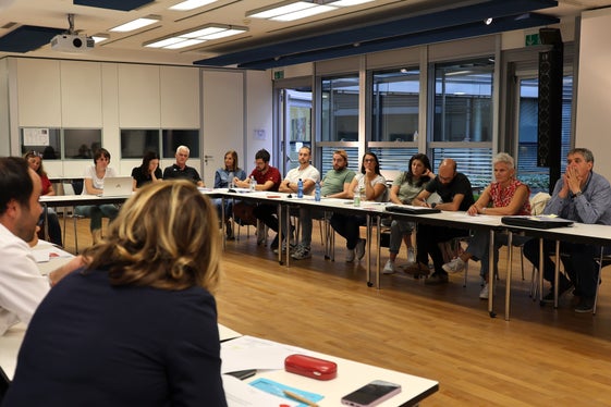 Bei einem Treffen mit Vertretungen der Trägerorganisationen der Sommerbetreuung wurde über die neuen Kriterien diskutiert. (Foto: LPA/Carmen Kollmann)