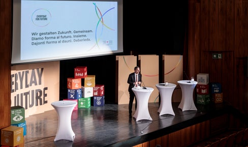 Si conclude a Merano il tour di eventi sulla sostenibilità promosso dalla Provincia. Il 6 aprile serata informativa con il presidente Kompatscher e l'assessore Schuler, workshop il 7 aprile (Foto: ASP/Tiberio Sorvillo)