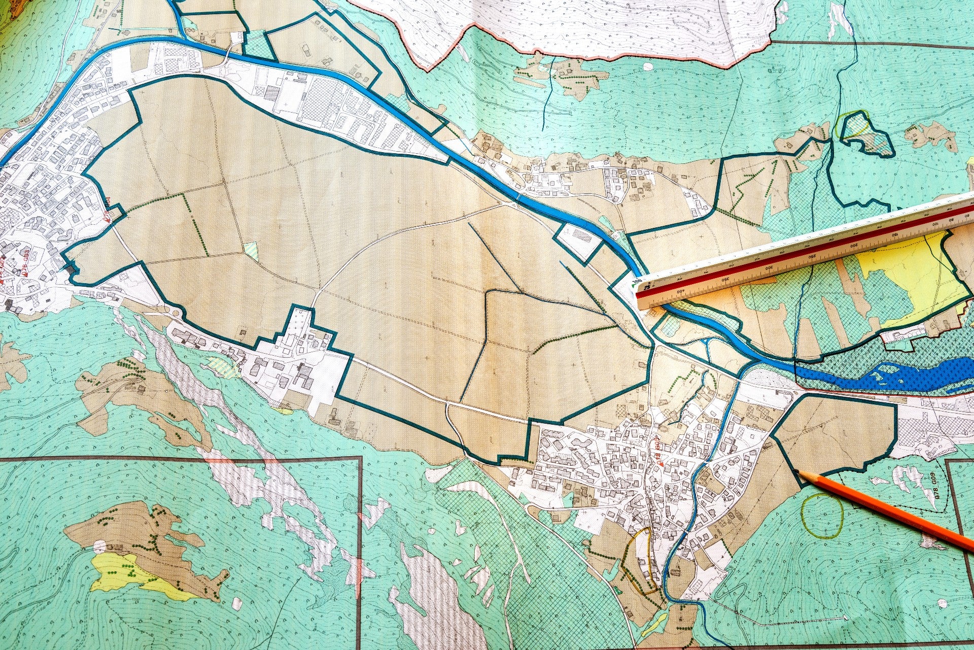 Die Landesregierung hat neue Richtlinien für die Vergaben von Dienstleistungen in den Bereichen Architektur und Ingenieurwesen beschlossen. (Foto: LPA/Peter Daldos)
