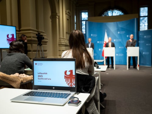 Die Luftqualitätsdaten 2025 und die Maßnahmen des Landes standen im Mittelpunkt der Pressekonferenz am 5. März mit Landesrat Peter Brunner in Bozen. (Foto: LPA/Fabio Brucculeri)