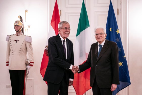 Staatspräsident Mattarella begrüßte Bundespräsident Van der Bellen im Kurhaus von Meran zum Festakt 80 Jahre Pariser Vertrag. (Foto: LPA/Ivo Corrà)