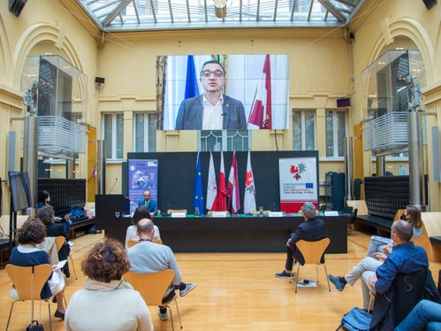 Bessere Leistungen durch Bündelung der Kräfte und Kompetenzen der drei Euregio-Länder: der Trentiner Landeshauptmann und derzeitige Euregio-Präsident Maurizio Fugatti in seiner Videoansprache (Foto: LPA/Fabio Brucculeri)