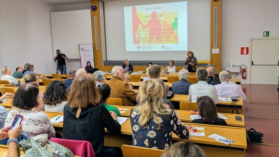 Landesrätin Rosmarie Pamer bezeichnete das Wohnen als ein Schlüsselthema, vor allem im Hinblick auf die älter werdende Bevölkerung und den demografischen Wandel. (Foto: LPA/Hannes Wisthaler)