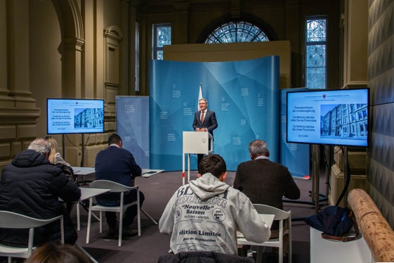 Poiché un servizio postale funzionante è un importante fattore di localizzazione per le aree rurali, è nostro costante impegno garantire standard e qualità e migliorarli laddove possibile, ha sottolineato il presidente Arno Kompatscher. (Foto: ASP/Greta Stuefer)