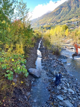 Blick auf die Passer während der Bauarbeiten: Im Zuge der Arbeiten hat das Landesamt für Wildbachverbauung West auch einen neuen kleinen Seitenarm entlang des linken Ufers für Jungfische angelegt. (Archivbild: LPA/Landesamt für Wildbach- und Lawinenverbauung West)