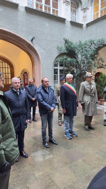 Un altro momento della cerimonia in Municipio, con Vettorato tra Cusumano e Caramaschi (Foto: ASP/Fulvio Pinter)