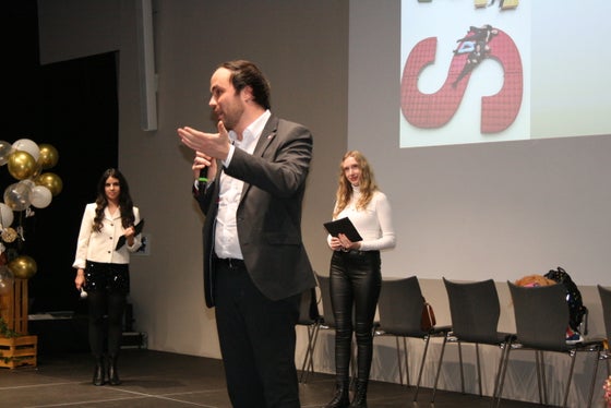 Mit ihrer Arbeit leisten die Absolventinnen und Absolventen tagtäglich einen wichtigen Beitrag für hilfsbedürftige Menschen, unterstrich Landesrat Philipp Achammer. (Foto: LPA/LFS Hannah Arendt) 