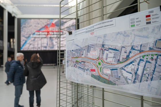 Im Dezember 2025 wurden auf dem Messegelände in Bozen die Arbeiten am Knotenpunkt Einsteinstraße/Galvanistraße vorgestellt. Sie sind Teil der Neuorganisation des Straßennetzes in der Gewerbezone Bozen Süd. (Foto: LPA/Greta Stuefer)