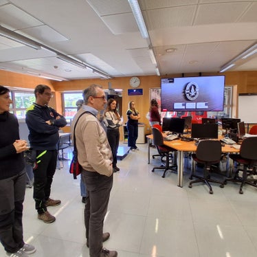Partecipanti al corso di laurea magistrale “Crisis & Disaster Management: le Funzioni Organizzative in Protezione Civile, Sicurezza e Difesa civile” dell'Università Cattolica del Sacro Cuore di Milano presso il Centro Situazioni provinciale. (Foto: USP/Università Cattolica del Sacro Cuore di Milano) 