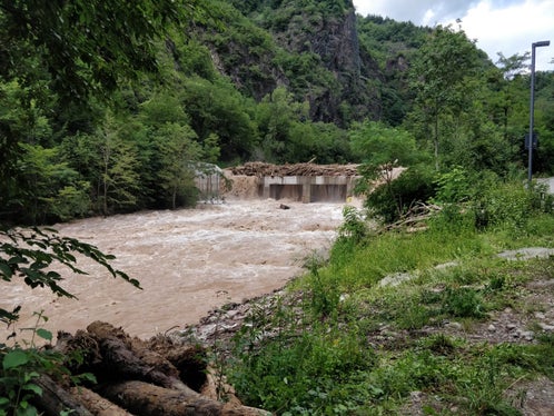 Die Wasserschutzbauten haben ihre Funktion erfüllt, im Bild das Rückhaltebecken in der Talfer in der Sill in Bozen gestern. (Foto: Agentur für Bevölkerungsschutz/Berufsfeuerwehr)