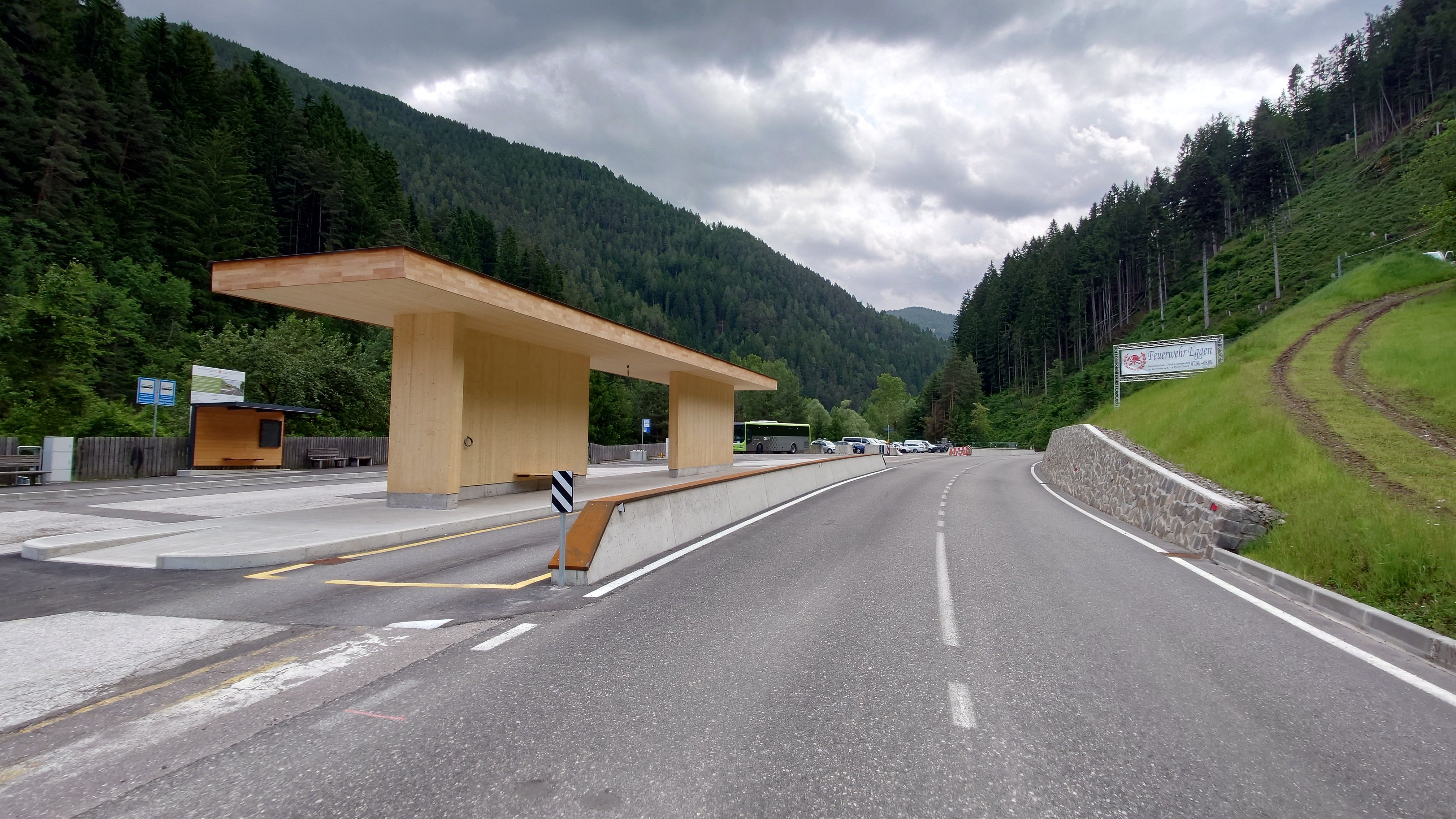 L'attuale fermata degli autobus di Ponte Nova, nel Comune di Nova Ponente, sta per diventare un moderno hub: i lavori sono in dirittura d'arrivo. (Foto: USP/Dipartimento Infrastrutture e Mobilità)