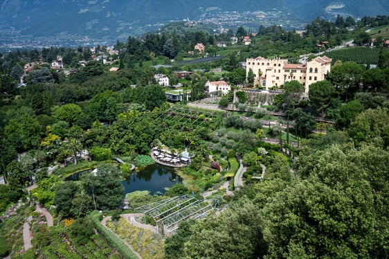Una bellissima immagine dall'alto dell'orto botanico di Merano, i Giardini di Castel Trauttmansdorff. (Foto: USP/Fabio Brucculeri)