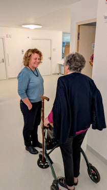 Landesrätin Rosmarie Pamer konnte über den Nachtragshaushalt zusätzliche 3,5 Millionen Euro für Investitionsausgaben der Südtiroler Seniorenwohnheime sichern. Damit stehen insgesamt rund 20 Millionen für diesen Bereich im Jahr 2025 zur Verfügung. (Foto: LPA/Hannes Wisthaler)