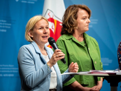 Sexualisierte Gewalt sei eine der massivsten Verletzungen der Würde und der Integrität des Menschen, darum sind Sensibilisierung, Prävention und Schutz eine zentrale gesellschaftliche Aufgabe, sagte Amtsdirektorin Astrid Wiest. (Foto: LPA/Fabio Brucculeri)