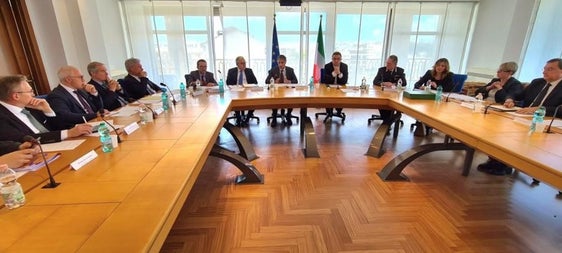 Das Umweltministerium hat zu einem Treffen geladen, an dem Techniker und Experten und die höchsten Vertreter des Instituts für Umweltschutz und -forschung (ISPRA) teilgenommen haben. (Foto: LPA/Davide Cordua)