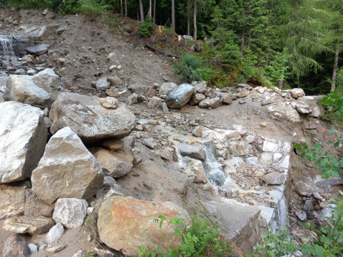 Der Hölderlebach in Hintermartell mit Geschiebematerial nach Starkregen. (Foto: LPA/Amt für Wildbach- und Lawinenverbauung West in der Agentur für Bevölkerungsschutz)