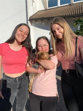  Claudine, Isabell und Elisa haben am Projekt teilgenommen. (Foto: LPA/Deutsche Bildungsdirektion)