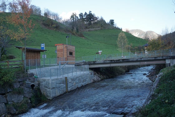 La stazione idrometrica di San Pietro, gestita dall’Ufficio provinciale Idrologia e dighe, misura il livello, la velocità superficiale e la temperatura delle acque del Rio Funes.  (Foto: USP/dall’Ufficio provinciale Idrologia e dighe dell’Agenzia per la Protezione civile)