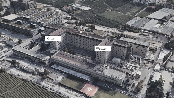 Am Krankenhaus Bozen werden in den kommenden Jahren die beiden "Bettentürme" saniert und umgebaut. (Foto: LPA/ Google Maps)