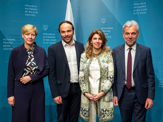 Le linee guida per le nuove misure di promozione dell'imprenditoria femminile sono state presentate oggi (da sinistra) dalla direttrice della Ripartizione economia Manuela Defant, dall'assessore provinciale Philipp Achammer, dall'imprenditrice Marina Rubatscher Crazzolara e dall'assessore provinciale Arnold Schuler (Foto: ASP/Fabio Brucculeri)

