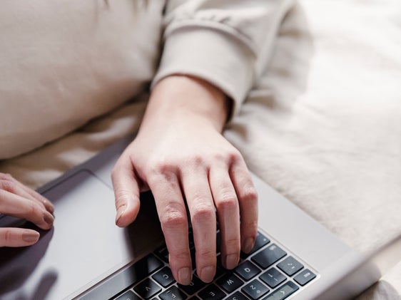  Immer mehr Südtirolerinnen und Südtiroler nutzen die digitale Gesundheitsakte EGA, um auf ihre Gesundheitsdaten und medizinischen Dokumente zuzugreifen und auch selbst Gesundheitsdokumente hochzuladen. (Foto: Pexels. Das Foto darf nur in Zusammenhang mit dieser Pressemittelung verwendet werden.)