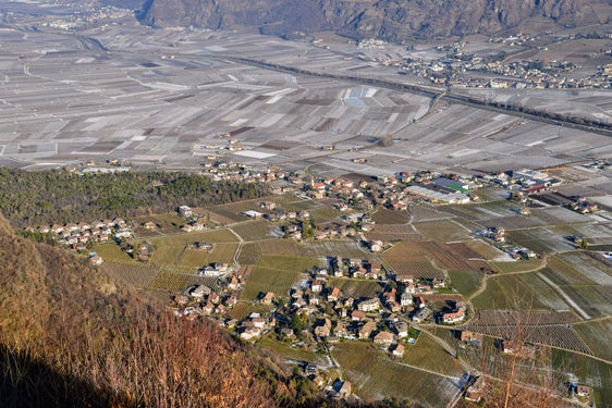 Die Verantwortlichen der Servicestelle für Bau- und Landschaftsangelegenheiten in den Gemeinden (im Bild Andrian) müssen einen Befähigungslehrgang absolvieren. Nun wird der zweite Lehrgang organisiert. Die Landesregierung hat die Ausschreibung genehmigt. (Foto: LPA/Peter Daldos)