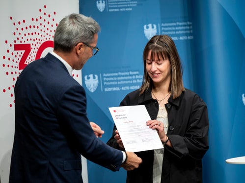 Sophie Polig ha ricevuto il terzo premio e nel suo lavoro descrive l'importante ruolo che hanno in Alto Adige operatori e operatrici sociali per la parità di genere. (Foto: USP/Fabio Brucculeri)