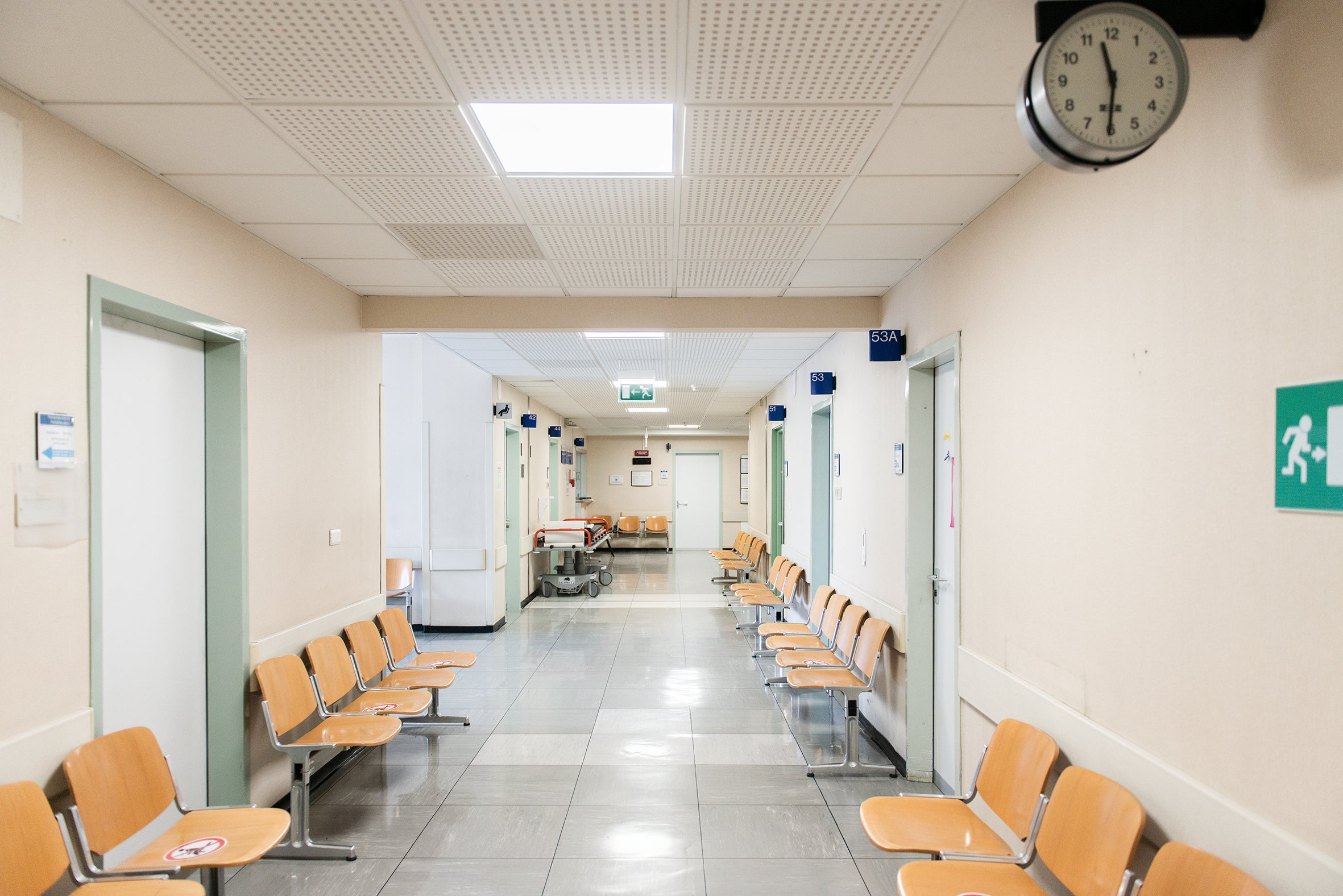 Uno sguardo ai dati ufficiali disponibili presso il Dipartimento Prevenzione sanitaria e Salute mostra che nel 2025 i tempi di attesa nell'Azienda Sanitaria dell'Alto Adige sono mediamente diminuiti rispetto all'anno precedente, e precisamente in tutte le classi di urgenza: prioritaria, differibile e programmata. (Foto: USP/Claudia Corrent)