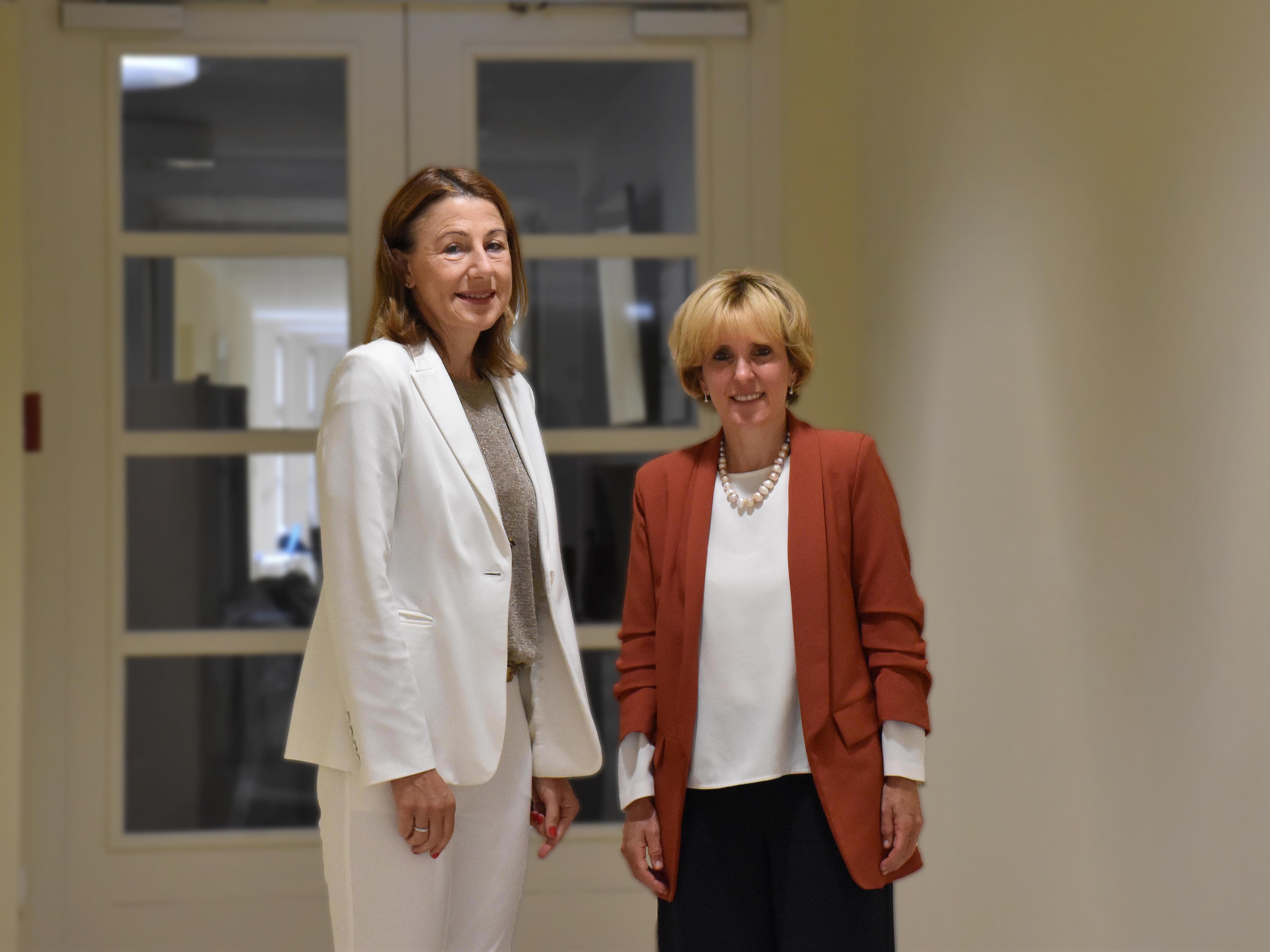 Die beiden für Pflege zuständigen Landesrätinnen Annette Leja (Tirol, links im Bild) und Waltraud Deeg (Südtirol) wollen die grenzüberschreitende Zusammenarbeit weiter intensivieren. (Foto: LPA/Land Tirol/Knabl)