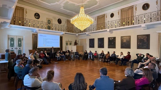 Am 26. November 2025 fand im Bildungshaus Neustift die erste Werkstatt-Tagung der Stiftung perspektiven-lernen statt. Im Mittelpunkt stand die Vernetzung der außerschulischen Lernorte und der Austausch über deren Entwicklung. (Foto: LPA)