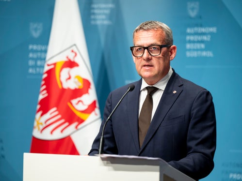 L'assessore provinciale alle Opere pubbliche, Patrimonio, Libro fondiario e Catasto Christian Bianchi ha dichiarato che “si tratta di un passo importante per migliorare la sicurezza dell’area e preparare il terreno a una futura riorganizzazione urbana in collaborazione con il Comune di Merano e il Ministero della Difesa”. (Foto: USP/Fabio Brucculeri)