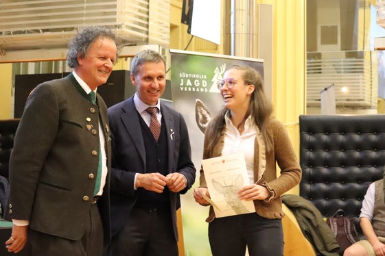 Freude bei den frischgekürten Jungjägerinnen und Jungjägern. (Foto: LPA/Maja Clara)