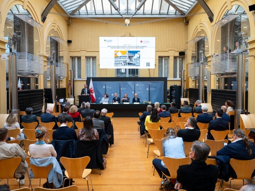 Durante il convegno “Elezioni tra diritto e politica – Un confronto tra Italia e Austria” organizzato dall’Università di Innsbruck e dalla Provincia autonoma di Bolzano il 18 maggio a Bolzano, gli esperti e le esperte hanno affrontato tematiche che spaziano dalle norme in materia di elezioni, candidature e attribuzione dei seggi, all’affluenza alle urne e al comportamento elettorale, fino alla campagna elettorale, al finanziamento e al controllo. (Foto: USP/Fabio Brucculeri)
