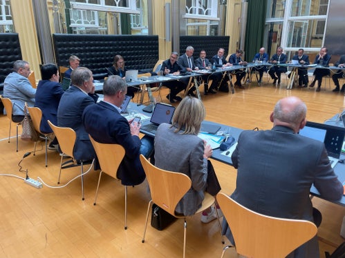 Abbiamo bisogno di un cambiamento culturale per gestire la digitalizzazione e il cambio generazionale nella pubblica amministrazione. L'attenzione deve essere focalizzata sull'orientamento all'utente e al cliente”, ha sottolineato il presidente della Provincia, Arno Kompatscher (Foto: USP/GNews)