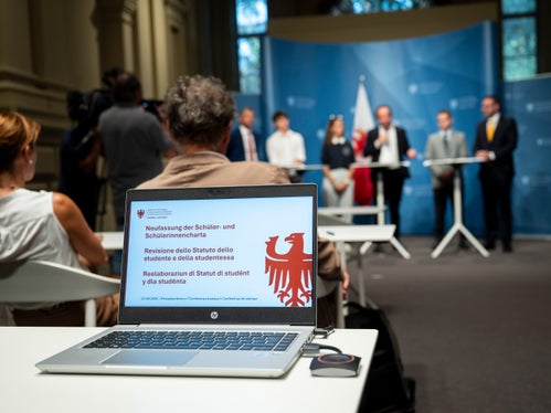 Nach 23 Jahren wurde die Charta der Schülerinnen und Schüler umfassend überarbeitet. Die neue Charta gilt bereits im Schuljahr 2026/27. (Foto: LPA/Fabio Brucculeri)