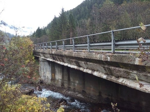 Die Brücke über den Antholzer Bach oberhalb des Dorfes Antholz Mittertal wird abgerissen und an derselben Stelle wieder aufgebaut. Die Arbeiten sind nun ausgeschrieben. (Foto: LPA/Landesabteilung Tiefbau)
