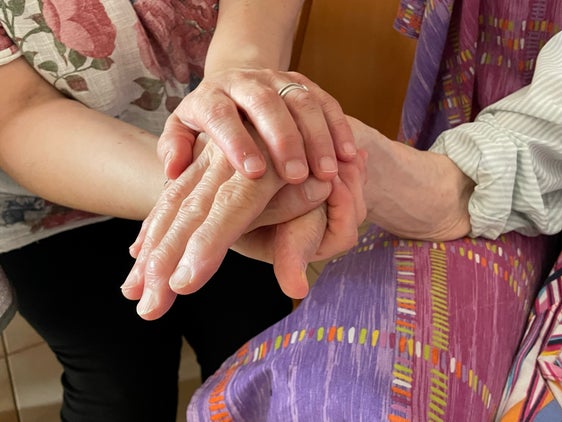La Provincia autonoma di Bolzano sostiene le persone non autosufficienti e i loro familiari con aiuti finanziari ed altre prestazioni. (Foto: USP/GNews)