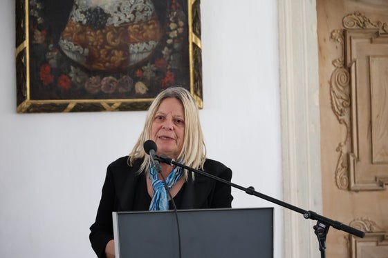 Wittfrida Mitterer, Direktorin des Kuratoriums technische Kulturgüter, führte aus, dass auf der Webseite aufgrund der zahlreichen historischen Fotos ein Vergleich mit dem aktuellen Baubestand möglich sei. (Foto: LPA/Clara Masiero) 