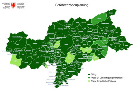 90 Prozent der Südtiroler Gemeinden verfügen über einen genehmigten Gefahrenzonenplan. Am 9. Jänner ist St. Leonhard in Passeier dazu gekommen. (Grafik: Landesamt für Landschafts- und Gemeindeplanung)