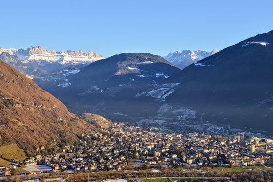 Tutti i 116 comuni dell'Alto Adige sono stati ufficialmente classificati dal Governo italiano come comuni montani. Questa classificazione comporta agevolazioni per gli investimenti e per l'agricoltura. Nella foto: la conca di Bolzano. (Foto: USP/Peter Daldos)