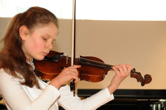 Charlotte von Steinaecker dell'Istituto Musicale Vivaldi (docente Ilaria Miori) ha partecipato al concorso "prima la musica" nella categoria violino (Foto: ASP/Melanie Eberl)  