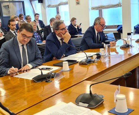 Il presidente della Provincia autonoma di Bolzano, Arno Kompatscher, al centro tra il governatore trentino Maurizio Fugatti (a sinistra) e quello del Veneto Luca Zaia (Foto: Davide Cordua)