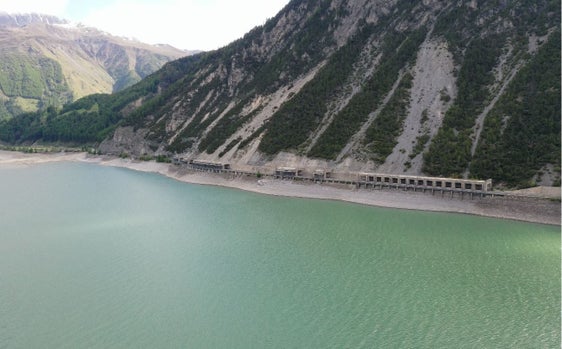 In futuro, la strada statale SS40 che costeggia la riva sinistra del lago sarà spostata di circa 50 metri verso il lago, mentre la pista ciclabile sarà spostata parallelamente ad essa (Foto: ASP/Ufficio pianificazione territoriale e cartografia)
