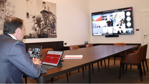 LR Vettorato und die Fachleute bei der Online-Besprechung zur Strategie Energie-Südtirol-2050. (Foto: LPA)