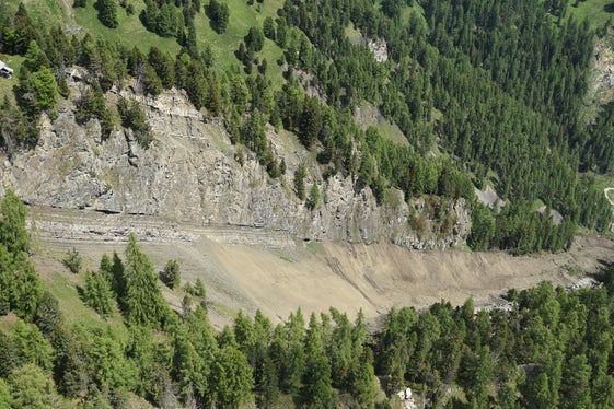 Gestern um 8 Uhr wurde Alarm gegeben, im Bild die Abbruchstelle der Mure (Foto: LPA/Landeswarnzentrum in der Agentur für Bevölkerungsschutz/Omar Formaggioni)