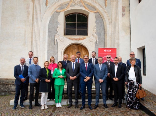 Foto di gruppo dell'Assemblea dell'Euregio, che ha approvato, tra l'altro, alcuni adeguamenti al programma di lavoro dell'Euregio. (Foto: ASP/Fabio Brucculeri)