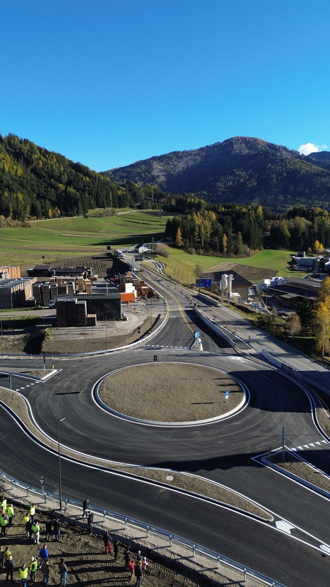 Foto dall'alto della rotatoria, subito prima della riapertura. (Foto: USP/Ingo Dejaco)